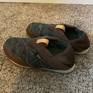 Men’s Teva size 8 re ember